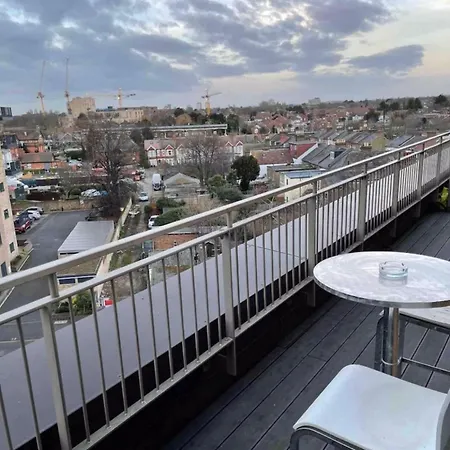 Luxury Top Floor Penthouse Apartment Near Heathrow London Exterior foto